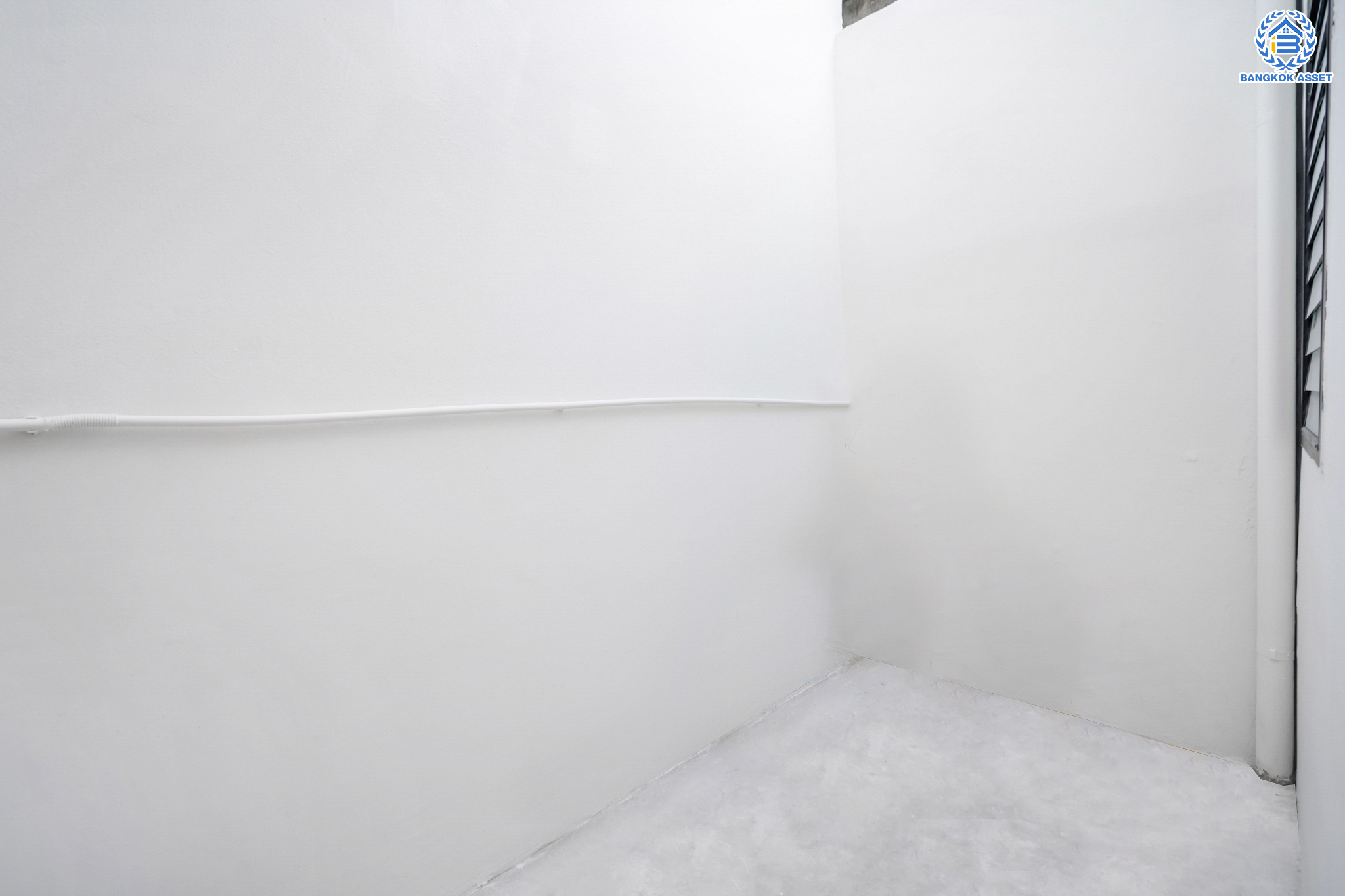 บ้านมือสองตกแต่งใหม่ ม.เกษราวิลล์ บางกรวย-ไทรน้อย ทาวน์เฮ้าส์ 2 ชั้น เนื้อที่ 16 ตร.ว. ฟังก์ชัน 2 ห้องนอน 2 ห้องน้ำ 1 ที่จอดรถ พร้อมเข้าอยู่ เดินทางสะดวก เข้า-ออกได้หลายเส้นทาง ทั้ง ถ.ราชพฤกษ์ และ ถ.ติวานนท์ ใกล้ทางด่วน "ศรีรัช" และรถไฟฟ้า "สถานีแยกติวานนท์"